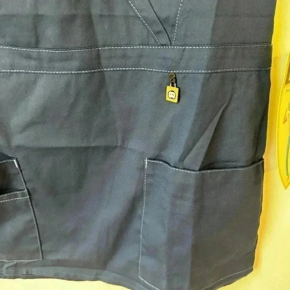 Size extra small scrub top. New - Picture 4 of 9
